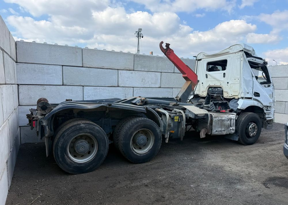 Mercedes-Benz Arocs 2640 - Hákový nosič kontajnerov: obrázok 3 Mercedes-Benz Arocs 2640 - Hákový nosič kontajnerov: obrázok 3