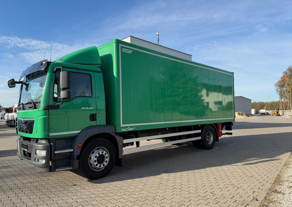 MAN TGM 18.250 Ładownośc 9800 kg - Skříňový nákladní auto: obrázok 3 MAN TGM 18.250 Ładownośc 9800 kg - Skříňový nákladní auto: obrázok 3