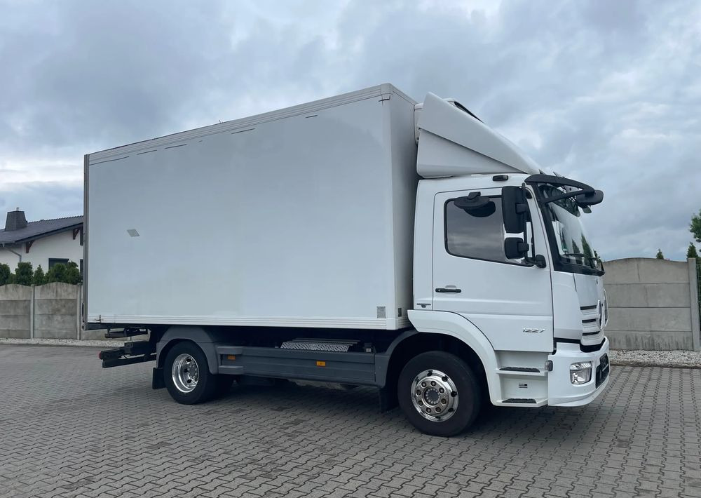 Mercedes-Benz ATEGO 1227 CHŁODNIA HAKOWA / HAKÓWKA - Chladirenské nákladné vozidlo: obrázok 4 Mercedes-Benz ATEGO 1227 CHŁODNIA HAKOWA / HAKÓWKA - Chladirenské nákladné vozidlo: obrázok 4
