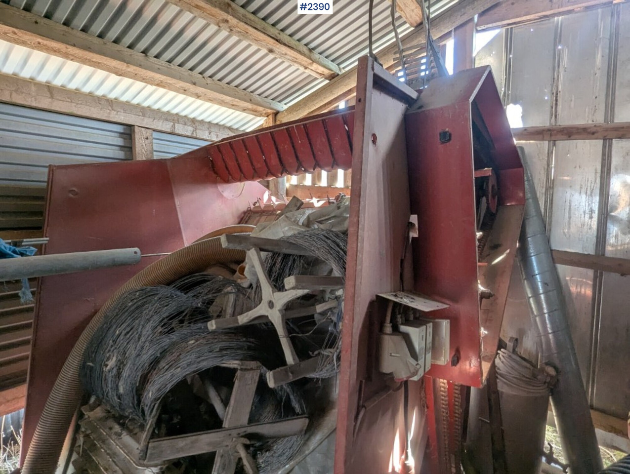 Hay distributor with feeder table - Stroj a zariadenia na chov hospodárskych zvierat: obrázok 2 Hay distributor with feeder table - Stroj a zariadenia na chov hospodárskych zvierat: obrázok 2