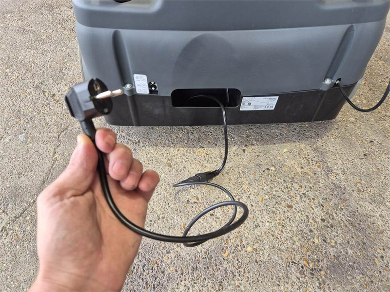 Nilfisk SW 750 - Zametacie vozidlo: obrázok 5 Nilfisk SW 750 - Zametacie vozidlo: obrázok 5