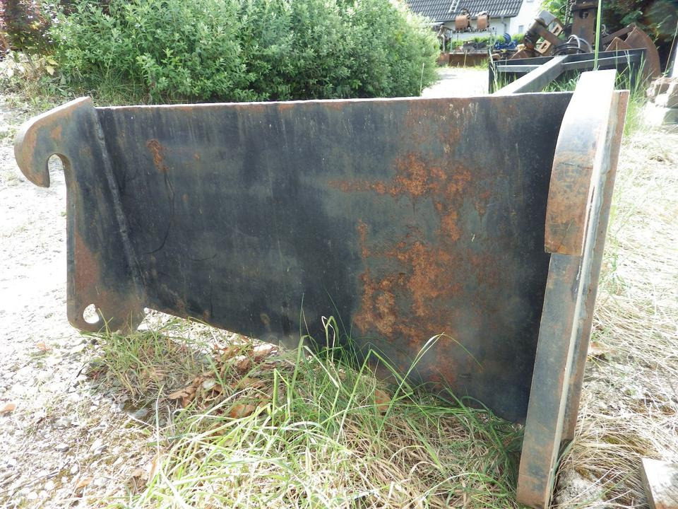 Silokamm Kornschieber Verlängerung an Volvo L30 / Cat 906 908 - Iné stroje: obrázok 2 Silokamm Kornschieber Verlängerung an Volvo L30 / Cat 906 908 - Iné stroje: obrázok 2