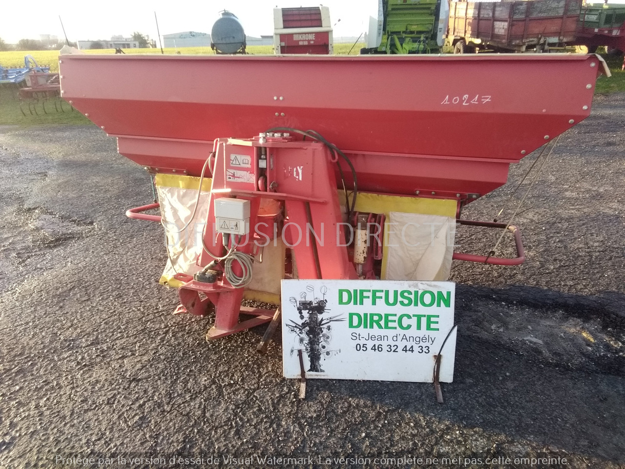 LELY DISTRIBUTEUR D'ENGRAIS CENTERMATIC PESEE - Rozmetač hnojiva: obrázok 1 LELY DISTRIBUTEUR D'ENGRAIS CENTERMATIC PESEE - Rozmetač hnojiva: obrázok 1