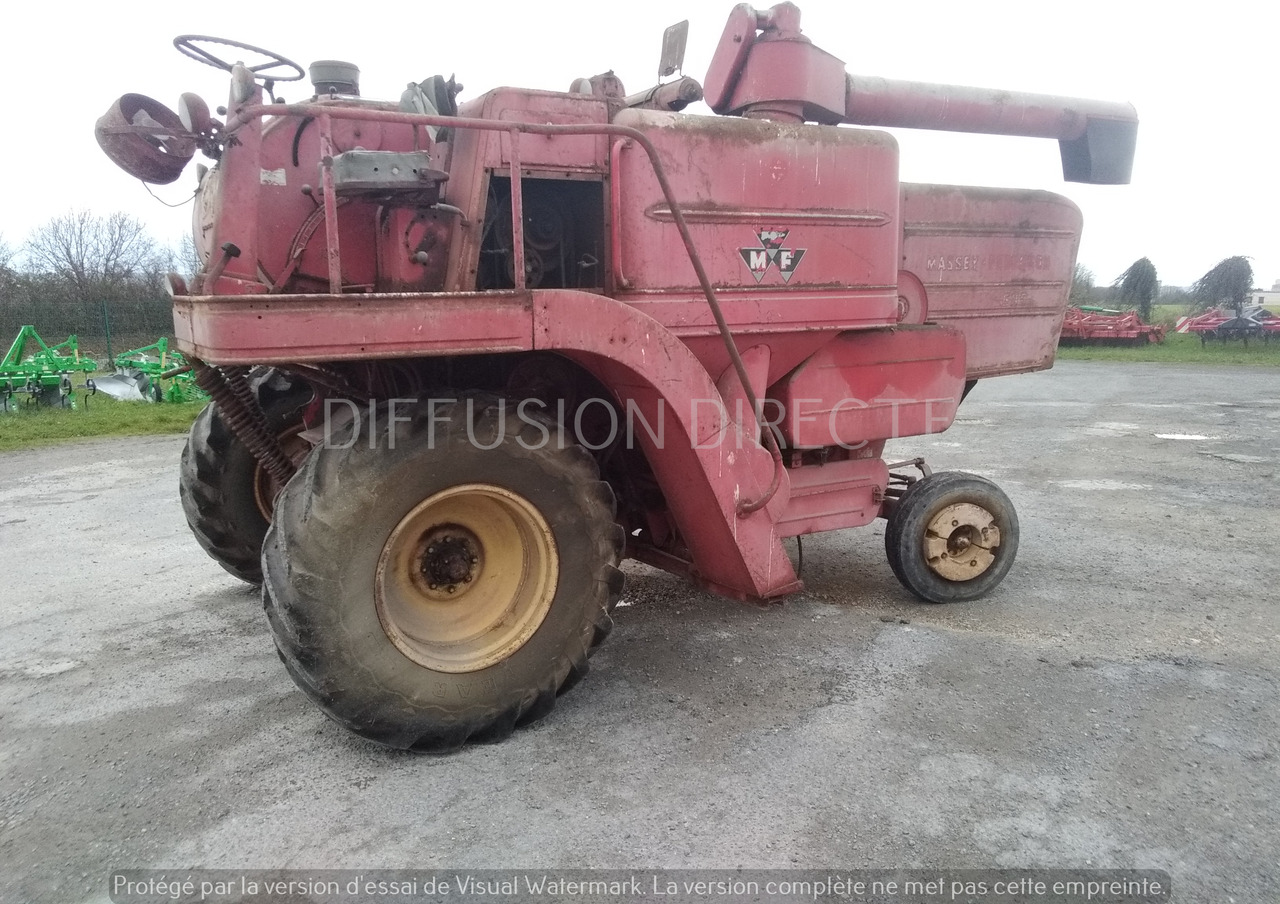 MASSEY FERGUSON MOISSONNEUSE BATTEUSE 500 - Kombajn: obrázok 2 MASSEY FERGUSON MOISSONNEUSE BATTEUSE 500 - Kombajn: obrázok 2