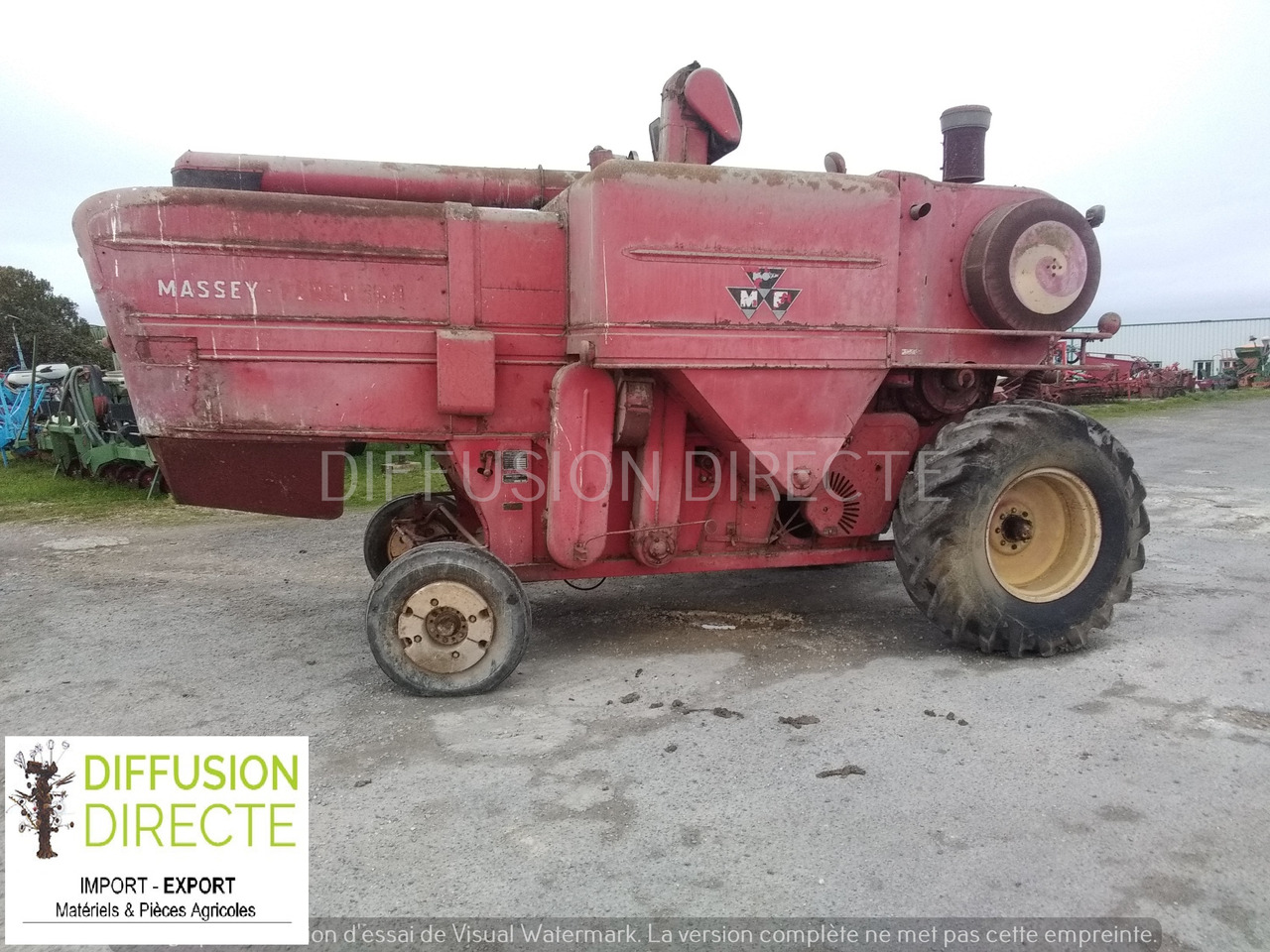 MASSEY FERGUSON MOISSONNEUSE BATTEUSE 500 - Kombajn: obrázok 1 MASSEY FERGUSON MOISSONNEUSE BATTEUSE 500 - Kombajn: obrázok 1