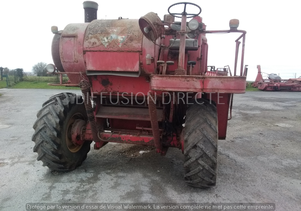 MASSEY FERGUSON MOISSONNEUSE BATTEUSE 500 - Kombajn: obrázok 3 MASSEY FERGUSON MOISSONNEUSE BATTEUSE 500 - Kombajn: obrázok 3