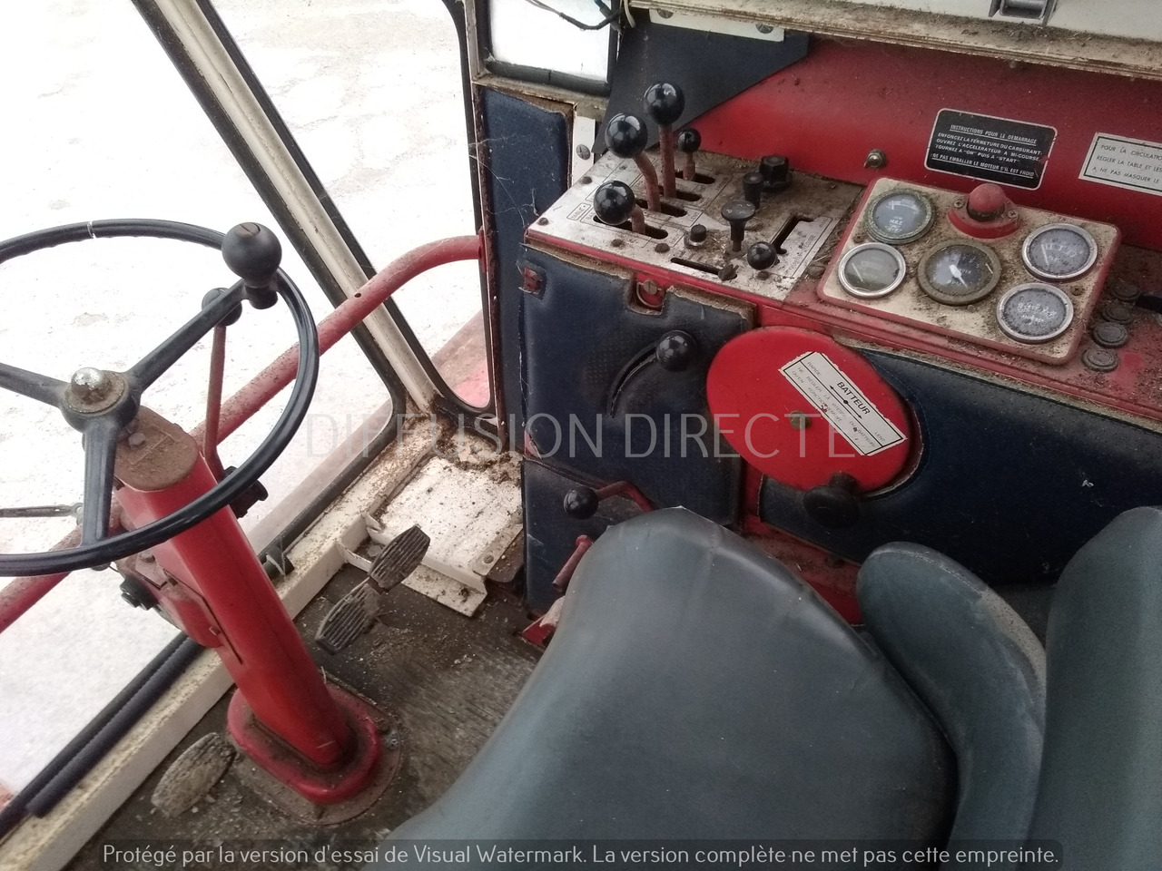 MASSEY FERGUSON MOISSONNEUSE BATTEUSE 620 - Obilný kombajn: obrázok 4 MASSEY FERGUSON MOISSONNEUSE BATTEUSE 620 - Obilný kombajn: obrázok 4
