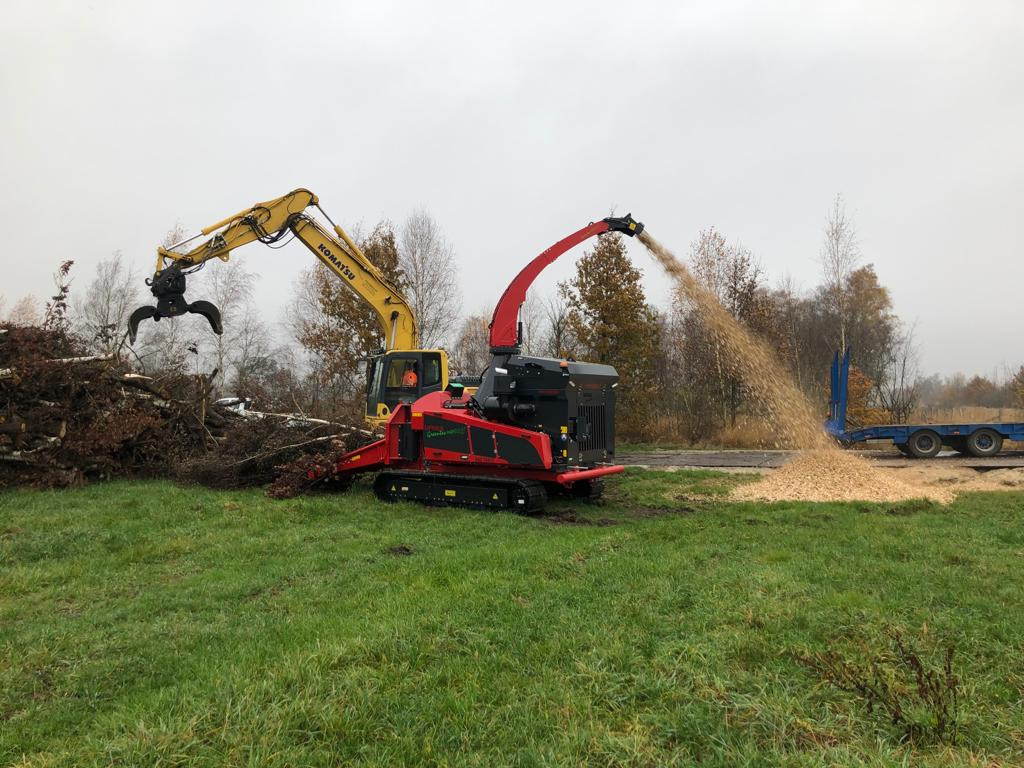UFKES 942 Chipper - Drtič konárov: obrázok 4 UFKES 942 Chipper - Drtič konárov: obrázok 4