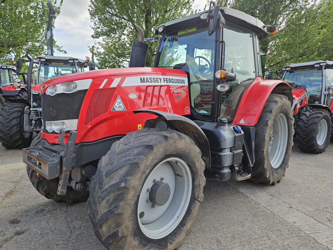 2015 MF 7614 Dyna 4, 1 owner, 4900 Hours - Traktor: obrázok 2 2015 MF 7614 Dyna 4, 1 owner, 4900 Hours - Traktor: obrázok 2