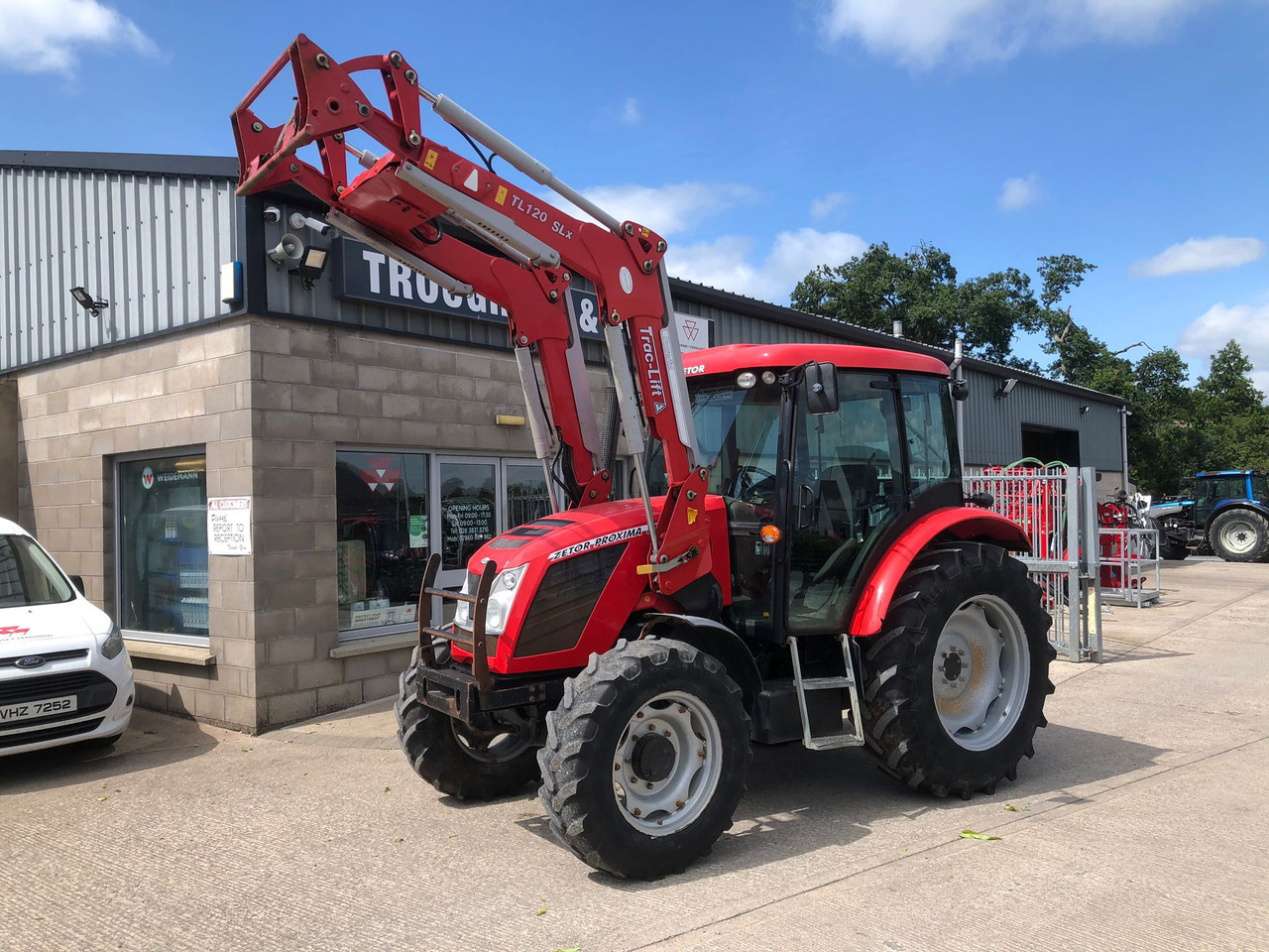 2015 Zetor Proxima with loader, Excellent from 1 owner - Traktor: obrázok 1 2015 Zetor Proxima with loader, Excellent from 1 owner - Traktor: obrázok 1