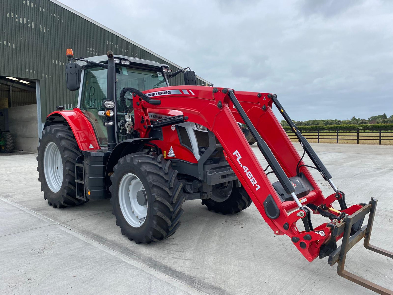 2023 MF 6S.145 c/w Front Loader, 1750 Hours - Traktor: obrázok 1 2023 MF 6S.145 c/w Front Loader, 1750 Hours - Traktor: obrázok 1