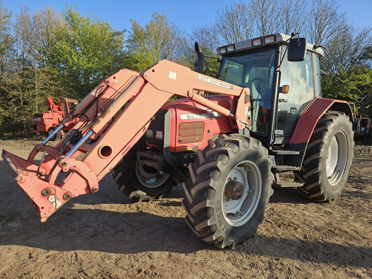 MF 6270 with front loader, under 6000 hours - Traktor: obrázok 1 MF 6270 with front loader, under 6000 hours - Traktor: obrázok 1