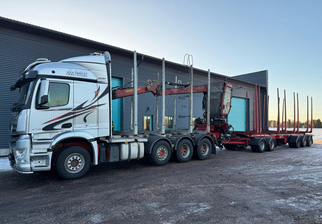 Mercedes-BenzArocs 8x4 - Nákladné vozidlo na prepravu dreva, Auto s hydraulickou rukou: obrázok 2 Mercedes-BenzArocs 8x4 - Nákladné vozidlo na prepravu dreva, Auto s hydraulickou rukou: obrázok 2