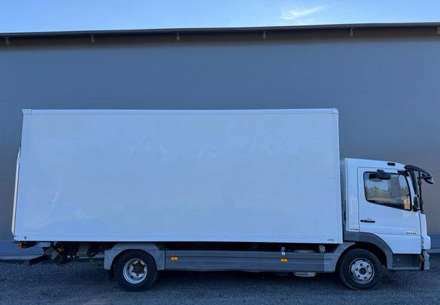 Skříňový nákladní auto Mercedes-BenzAtego kaappi + perälauta: obrázok 6