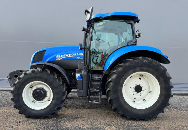 New Holland T7.200 - Traktor: obrázok 2 New Holland T7.200 - Traktor: obrázok 2