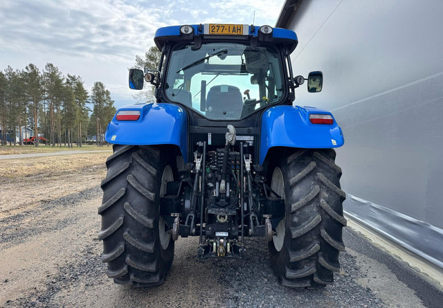 New Holland T7.200 - Traktor: obrázok 4 New Holland T7.200 - Traktor: obrázok 4