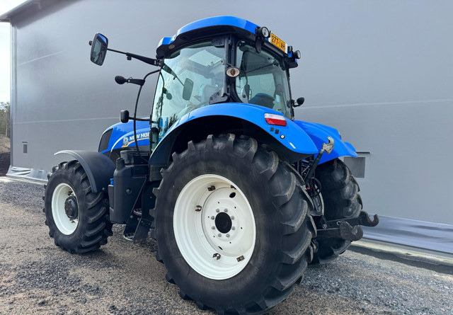 New Holland T7.200 - Traktor: obrázok 3 New Holland T7.200 - Traktor: obrázok 3