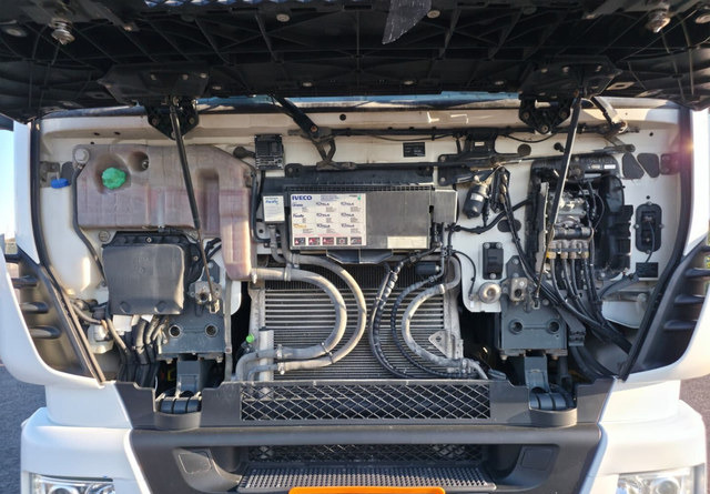 Ťahač IvecoStralis 460 6x2 LNG/LBG: obrázok 9