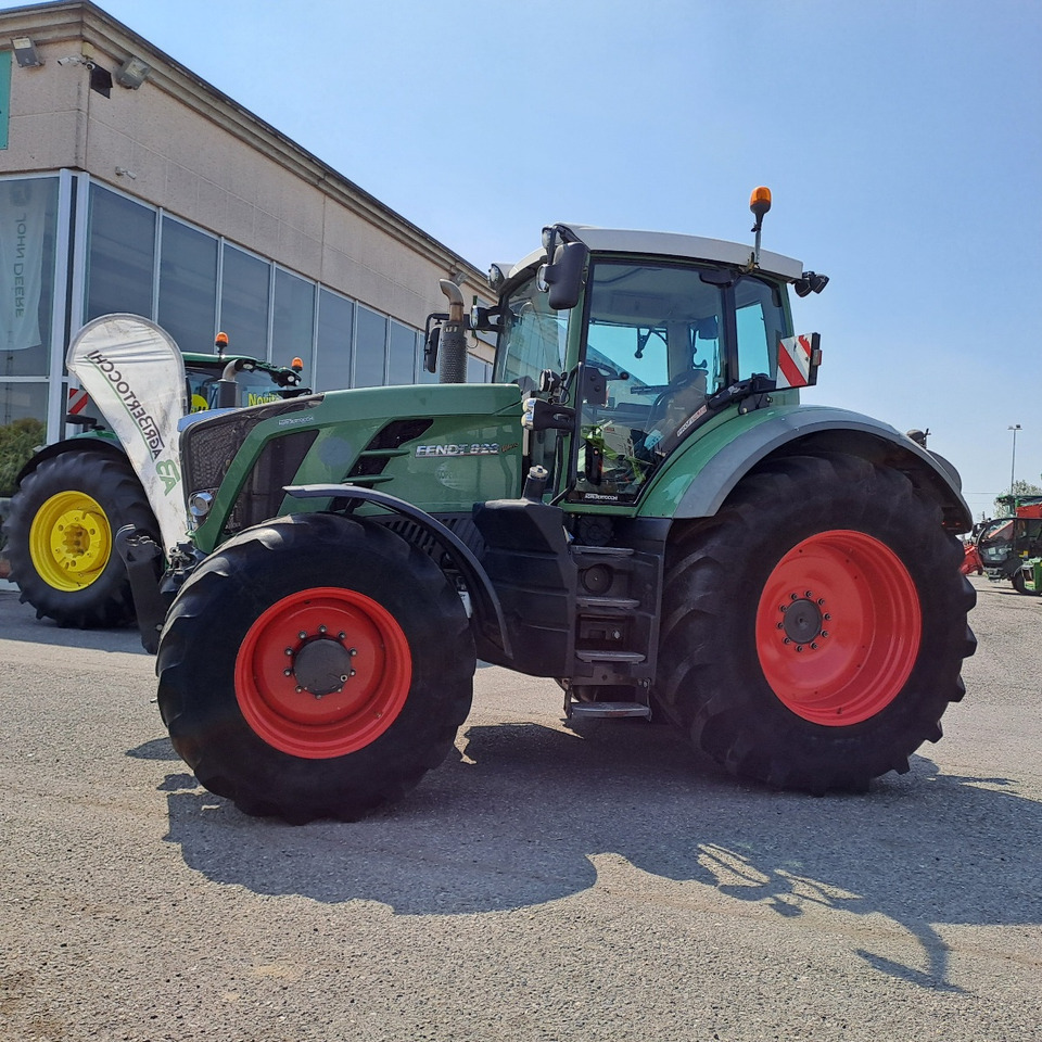 FENDT 828 VARIO PROFI PLUS - Traktor: obrázok 1 FENDT 828 VARIO PROFI PLUS - Traktor: obrázok 1