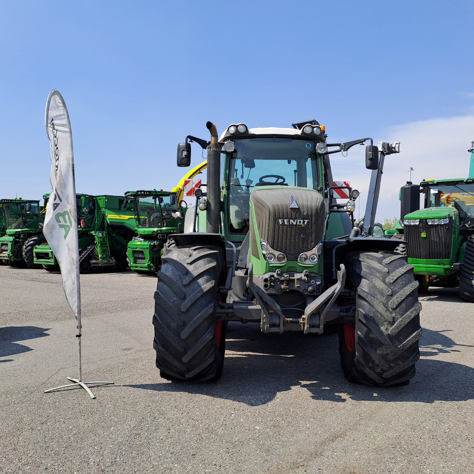 FENDT 828 VARIO PROFI PLUS - Traktor: obrázok 2 FENDT 828 VARIO PROFI PLUS - Traktor: obrázok 2