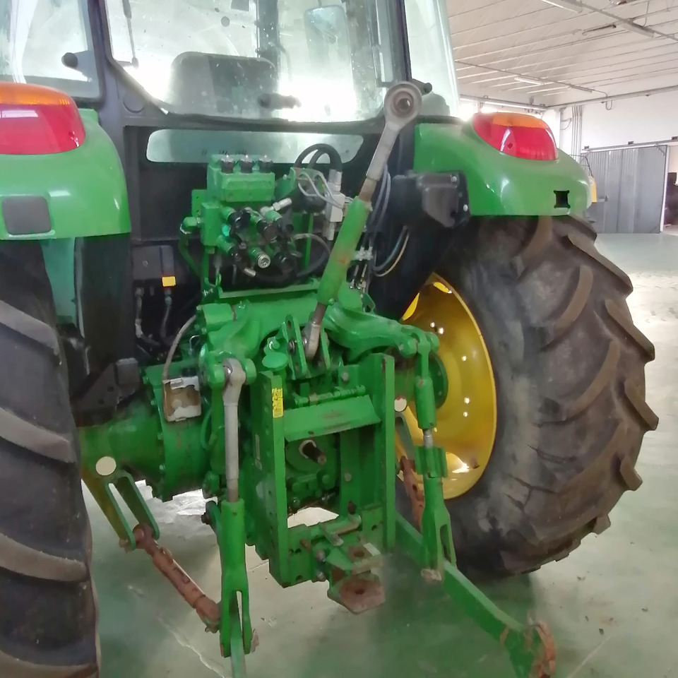 JOHN DEERE 5070 M - Traktor: obrázok 2 JOHN DEERE 5070 M - Traktor: obrázok 2