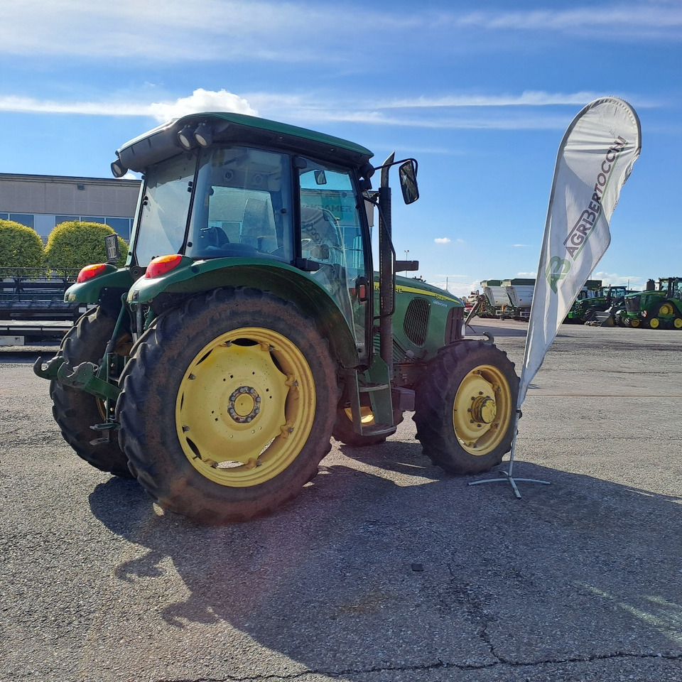 JOHN DEERE 5820 - Traktor: obrázok 2 JOHN DEERE 5820 - Traktor: obrázok 2