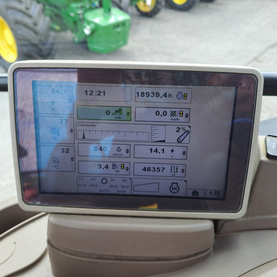 Traktor JOHN DEERE 6210R: obrázok 9 Traktor JOHN DEERE 6210R: obrázok 9