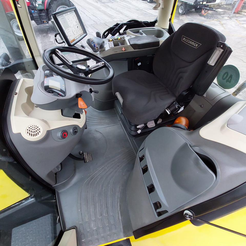 MC CORMICK X8.680 - Traktor: obrázok 2 MC CORMICK X8.680 - Traktor: obrázok 2