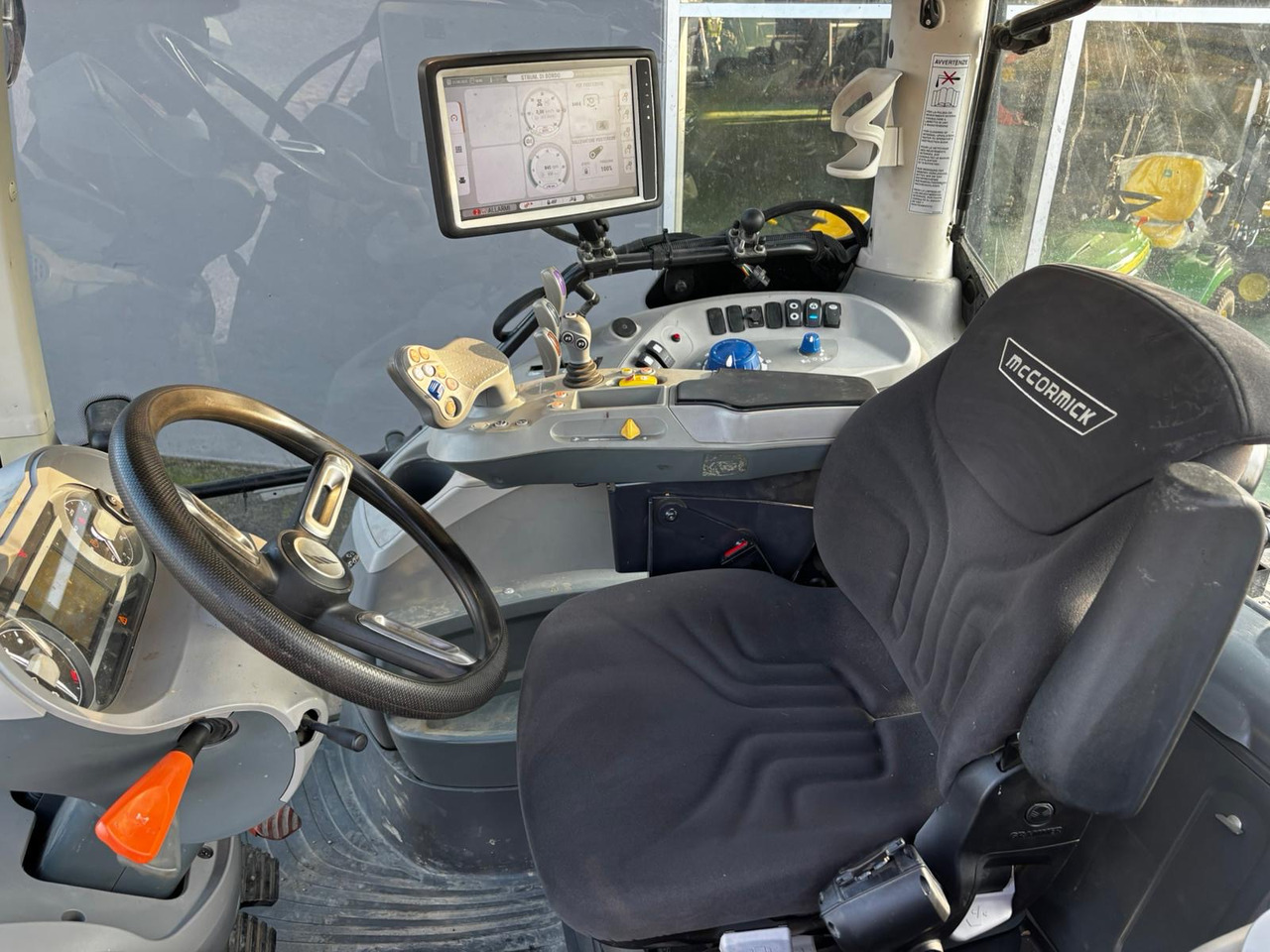 MCCORMICK - Traktor: obrázok 5 MCCORMICK - Traktor: obrázok 5