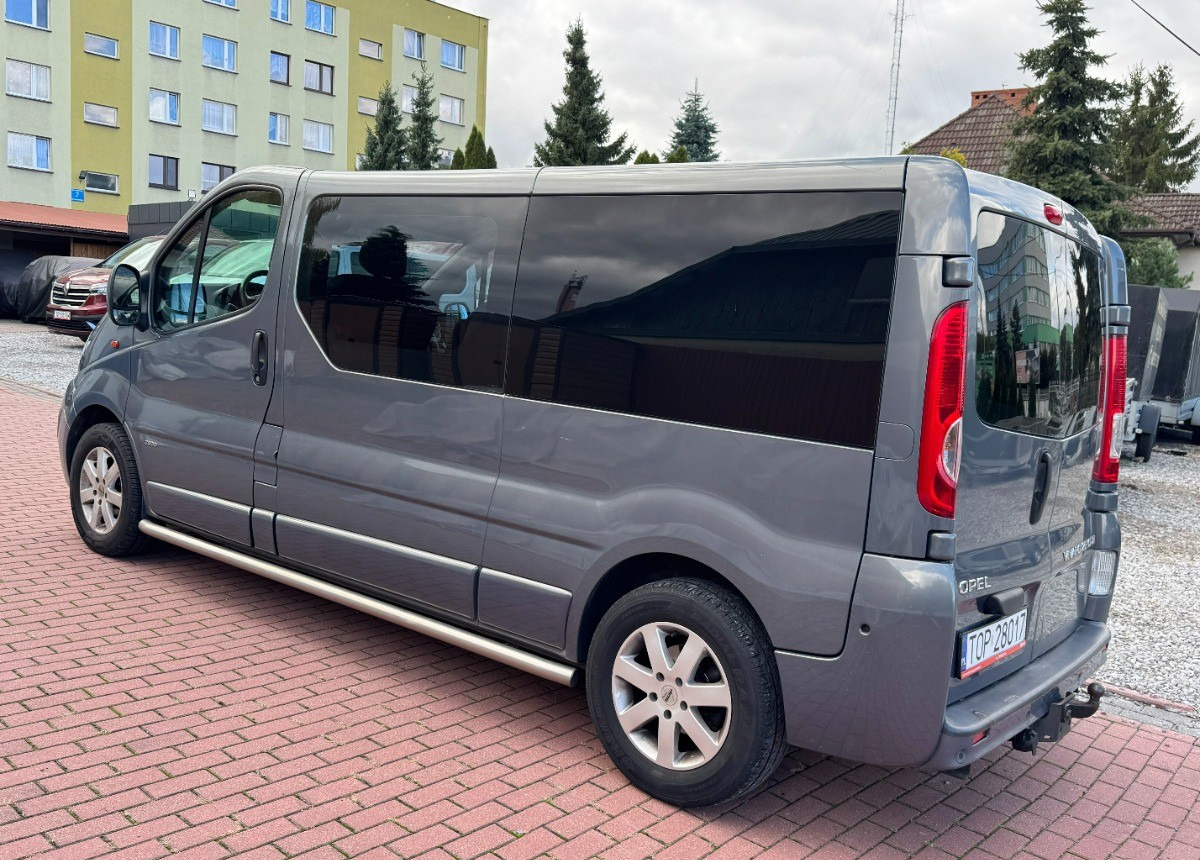 Opel Vivaro LONG 2.5 150KM Brygadówka Brygada Bezwypadkowy Super Stan FV23 - Dodávkа s dvojitou kabínou: obrázok 4 Opel Vivaro LONG 2.5 150KM Brygadówka Brygada Bezwypadkowy Super Stan FV23 - Dodávkа s dvojitou kabínou: obrázok 4