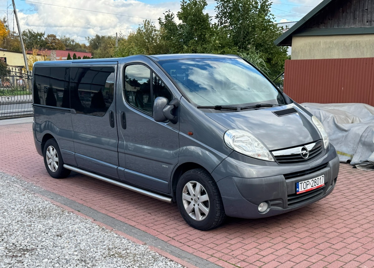 Opel Vivaro LONG 2.5 150KM Brygadówka Brygada Bezwypadkowy Super Stan FV23 - Dodávkа s dvojitou kabínou: obrázok 1 Opel Vivaro LONG 2.5 150KM Brygadówka Brygada Bezwypadkowy Super Stan FV23 - Dodávkа s dvojitou kabínou: obrázok 1