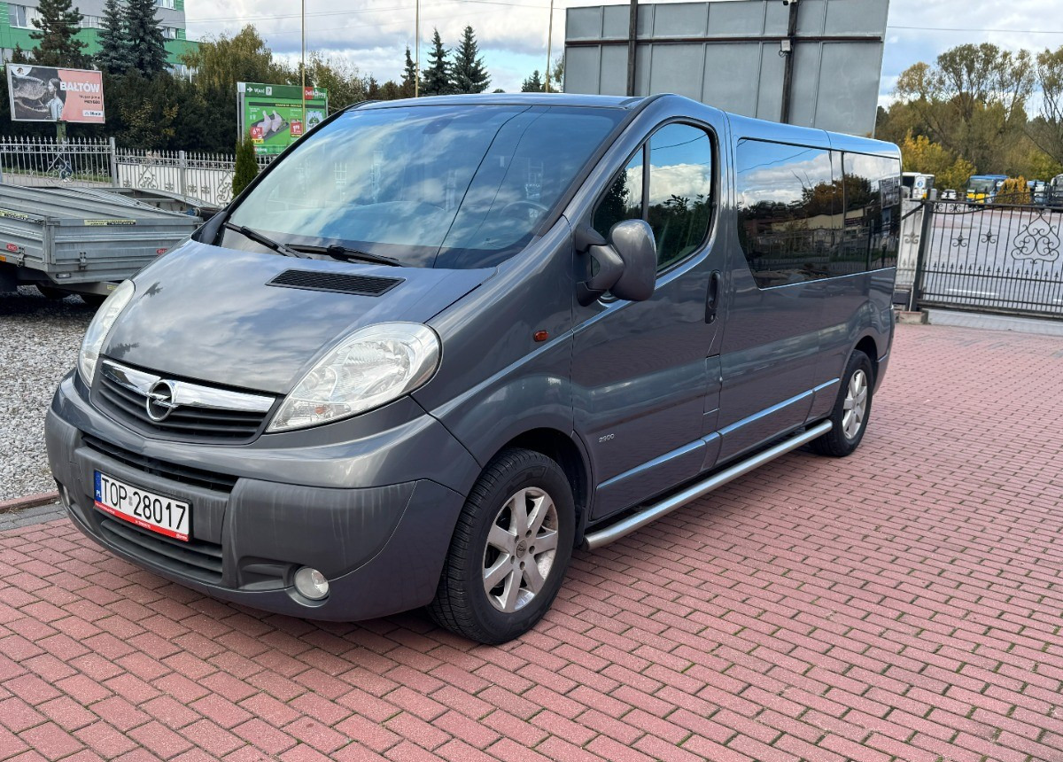 Opel Vivaro LONG 2.5 150KM Brygadówka Brygada Bezwypadkowy Super Stan FV23 - Dodávkа s dvojitou kabínou: obrázok 2 Opel Vivaro LONG 2.5 150KM Brygadówka Brygada Bezwypadkowy Super Stan FV23 - Dodávkа s dvojitou kabínou: obrázok 2