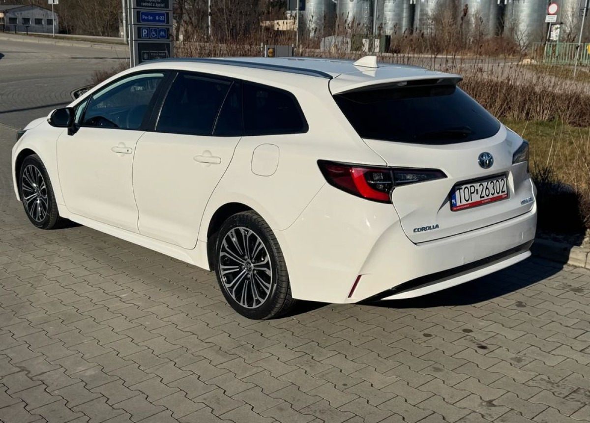 Toyota Corolla 1.8 Hybrid Active Niski przebieg LED FV23 W SUPER STANIE - Automobil: obrázok 4 Toyota Corolla 1.8 Hybrid Active Niski przebieg LED FV23 W SUPER STANIE - Automobil: obrázok 4