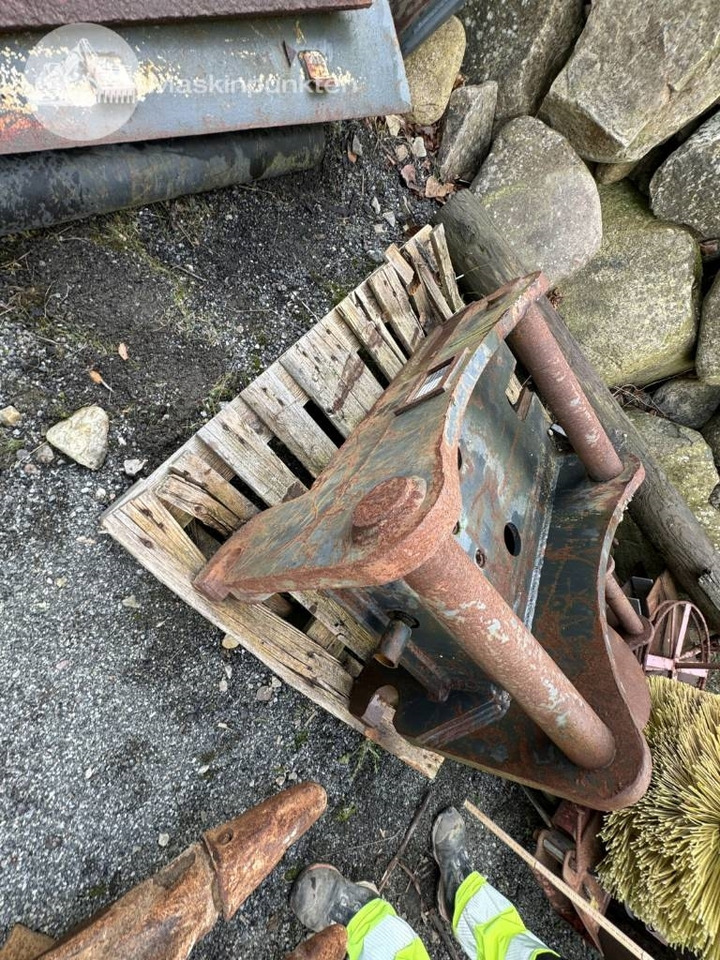 Adapterfäste S70 - B30 - Rýchloupínacia zariadenia pre Stavebné stroje: obrázok 4 Adapterfäste S70 - B30 - Rýchloupínacia zariadenia pre Stavebné stroje: obrázok 4
