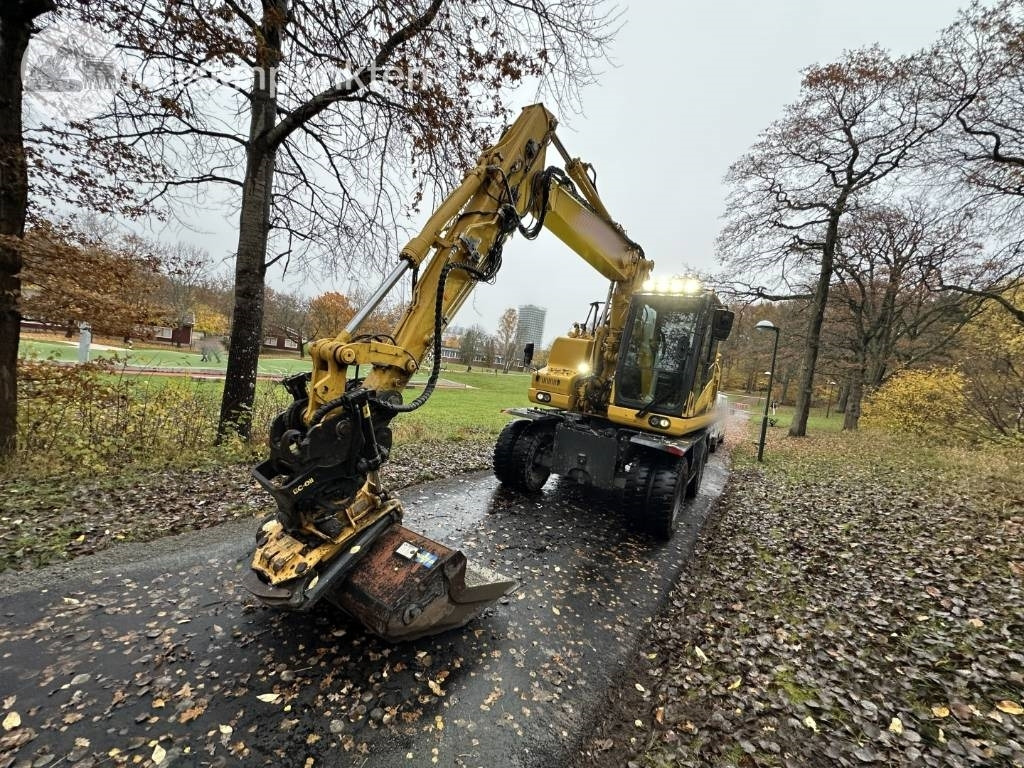 Komatsu PW 148-11 med vagn och redskap - Kolesové rýpadlo: obrázok 2 Komatsu PW 148-11 med vagn och redskap - Kolesové rýpadlo: obrázok 2