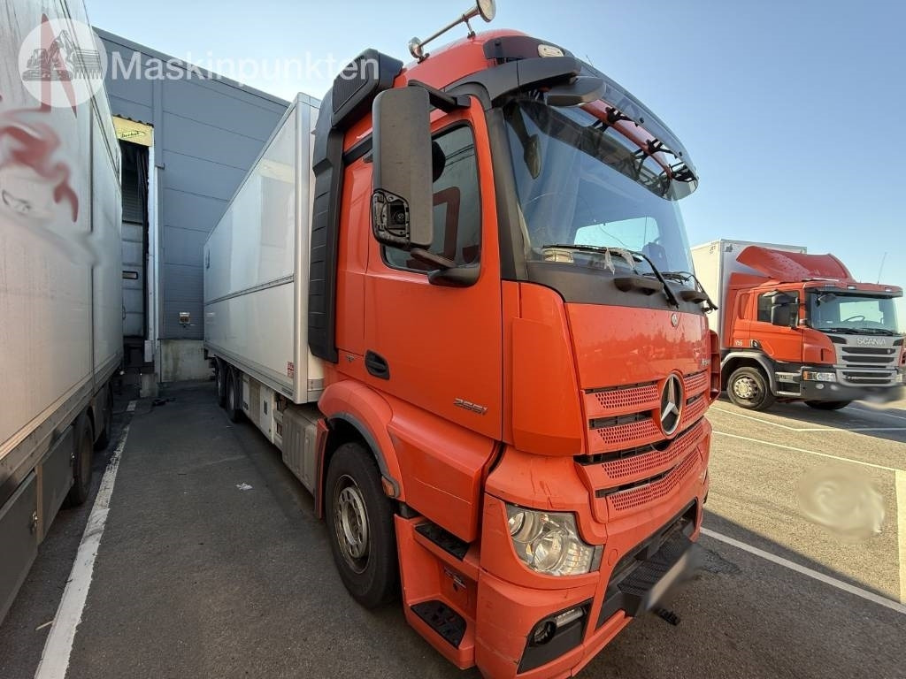 Mercedes-Benz Actros 2551 - Chladirenské nákladné vozidlo: obrázok 3 Mercedes-Benz Actros 2551 - Chladirenské nákladné vozidlo: obrázok 3