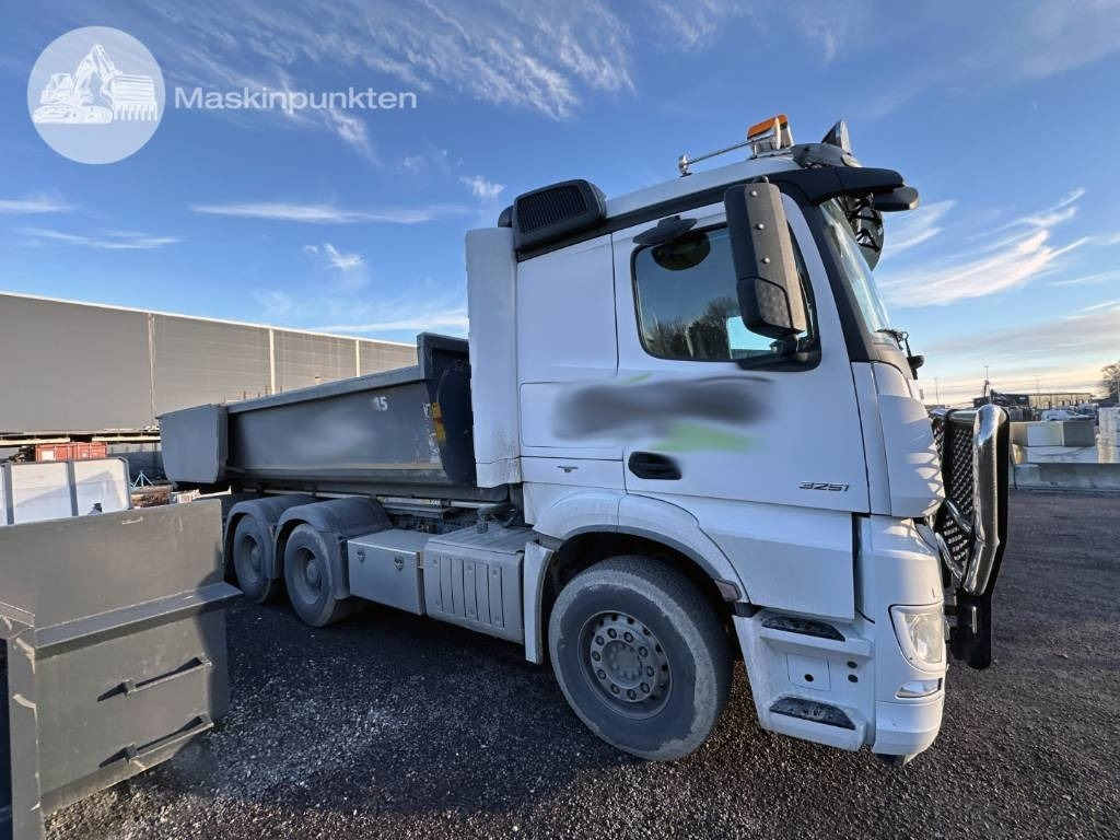 Mercedes-Benz Arocs 3251 - Hákový nosič kontajnerov: obrázok 3 Mercedes-Benz Arocs 3251 - Hákový nosič kontajnerov: obrázok 3
