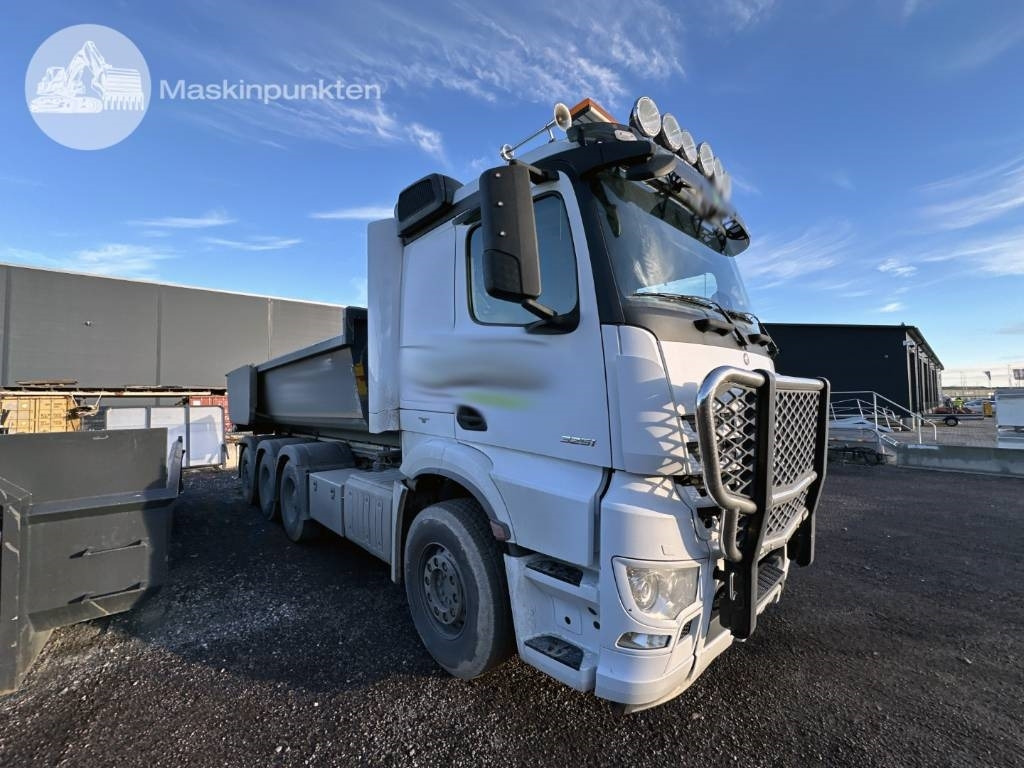 Mercedes-Benz Arocs 3251 - Hákový nosič kontajnerov: obrázok 3 Mercedes-Benz Arocs 3251 - Hákový nosič kontajnerov: obrázok 3