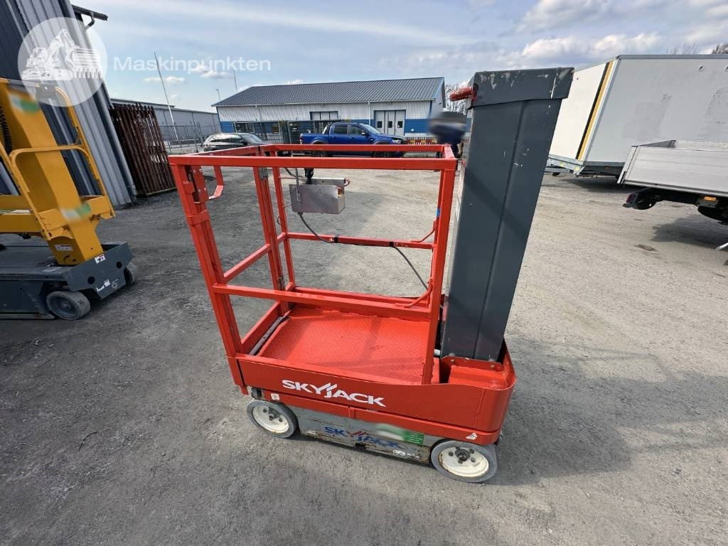 SkyJack SJ 12 - Stĺpová plošina: obrázok 3 SkyJack SJ 12 - Stĺpová plošina: obrázok 3