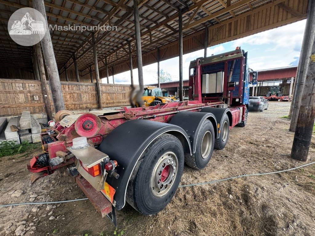 Volvo FH 16 550 - Hákový nosič kontajnerov: obrázok 4 Volvo FH 16 550 - Hákový nosič kontajnerov: obrázok 4