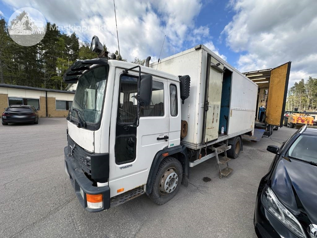 Volvo FL 610 Verkstadsinredd - Skříňový nákladní auto: obrázok 1 Volvo FL 610 Verkstadsinredd - Skříňový nákladní auto: obrázok 1