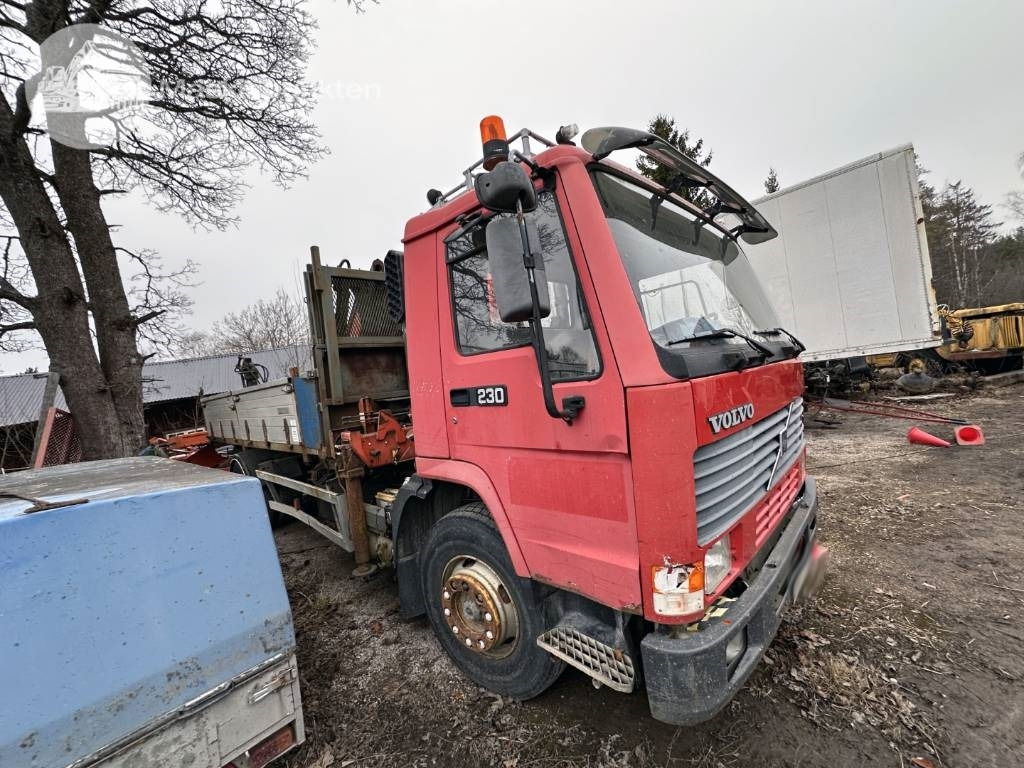 Volvo FL7 - Auto s hydraulickou rukou: obrázok 1 Volvo FL7 - Auto s hydraulickou rukou: obrázok 1