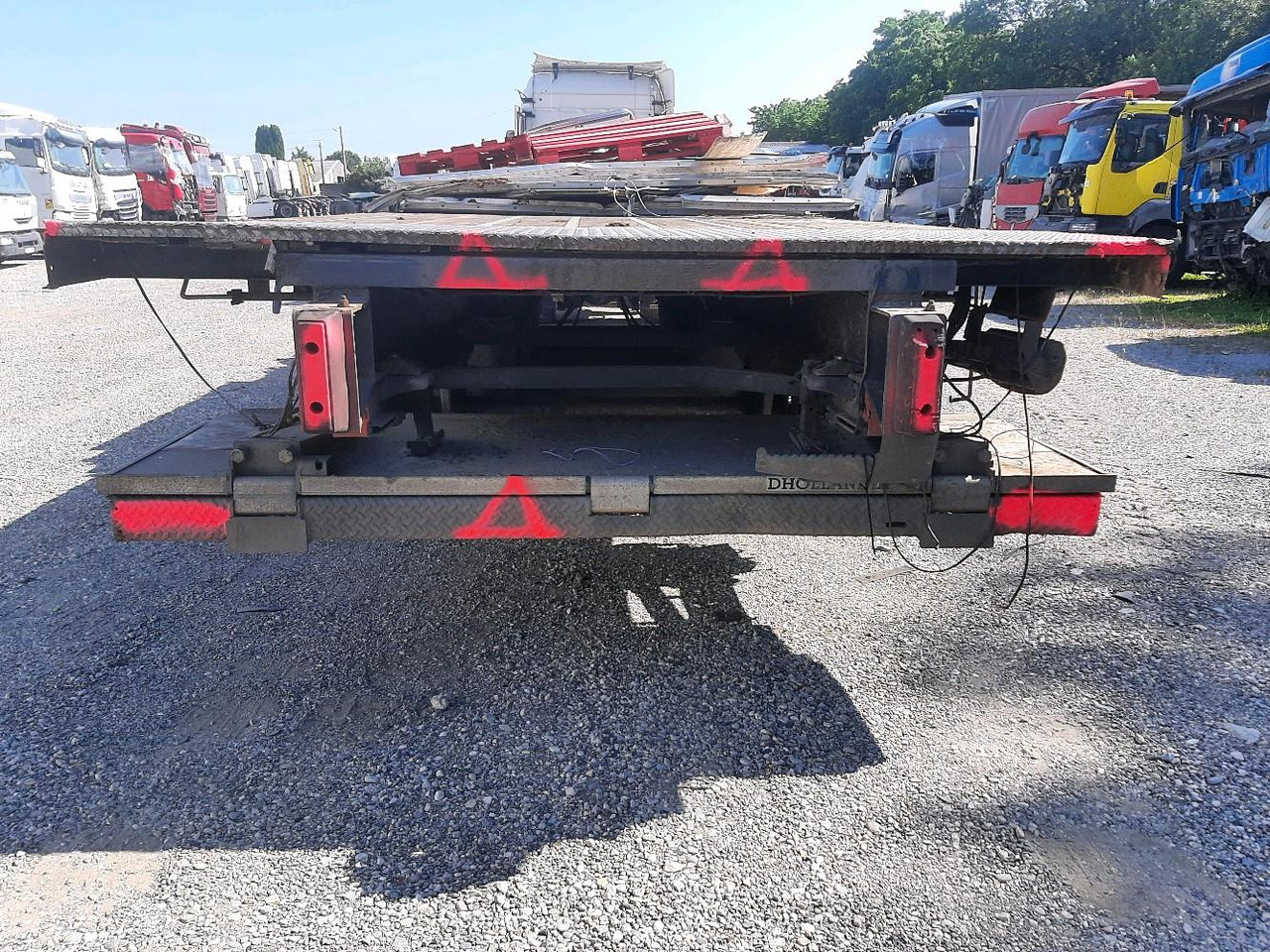 FRUEHAUF 3 ESSIEUX R580 - Plošinový/ Valníkový náves: obrázok 5 FRUEHAUF 3 ESSIEUX R580 - Plošinový/ Valníkový náves: obrázok 5