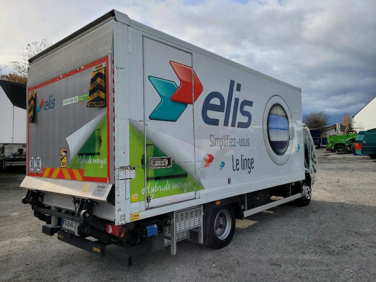 FUSO CANTER 7C15 - Skříňový nákladní auto: obrázok 4 FUSO CANTER 7C15 - Skříňový nákladní auto: obrázok 4