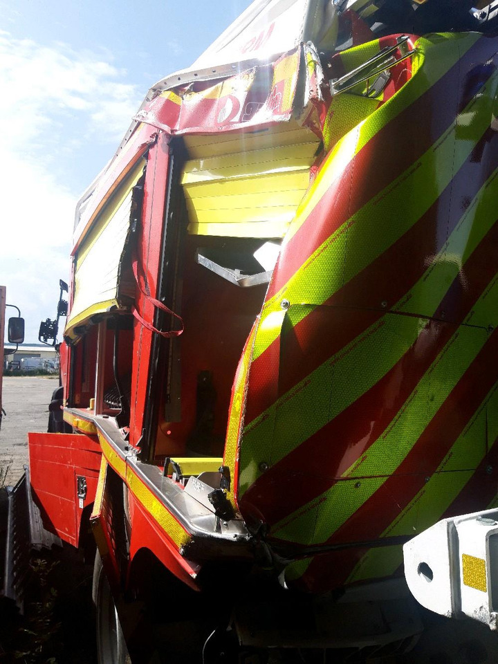 RENAULT D 4X4 TOUT-TERRAIN INCENDIE - Hasičské vozidlo: obrázok 4 RENAULT D 4X4 TOUT-TERRAIN INCENDIE - Hasičské vozidlo: obrázok 4