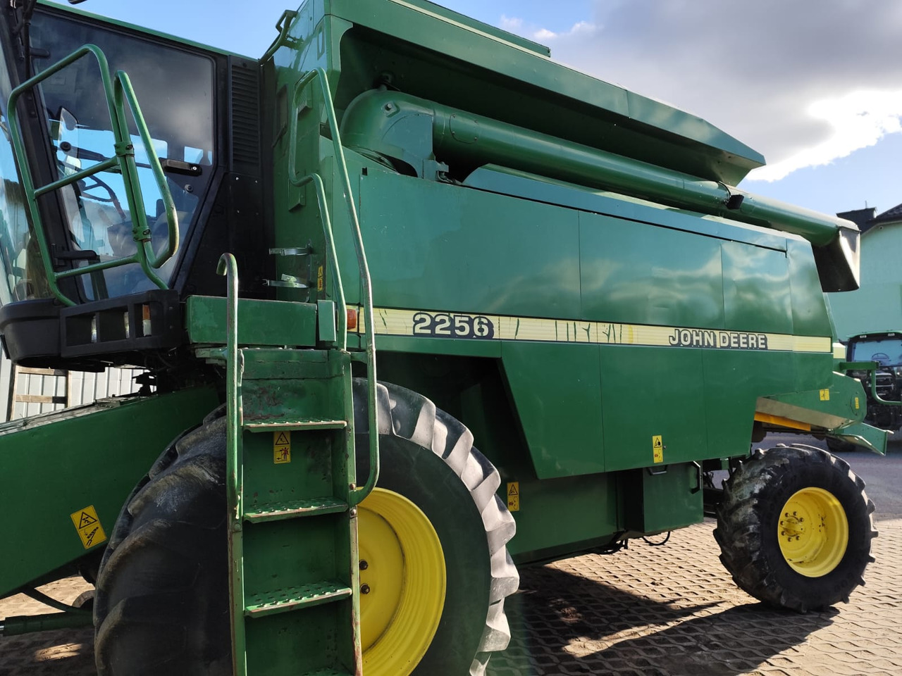 John Deere 2256 - Obilný kombajn: obrázok 1 John Deere 2256 - Obilný kombajn: obrázok 1