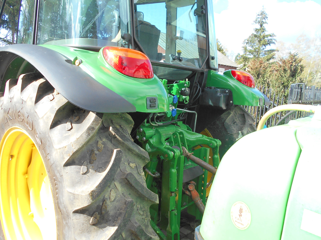 John Deere 5115M - Traktor: obrázok 4 John Deere 5115M - Traktor: obrázok 4