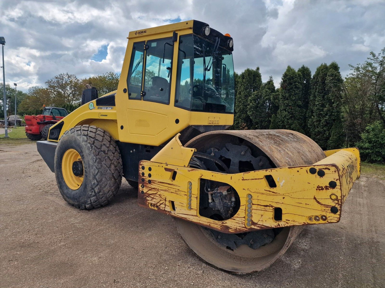 BOMAG Bw 213 DH-4 - Kompaktor: obrázok 2 BOMAG Bw 213 DH-4 - Kompaktor: obrázok 2
