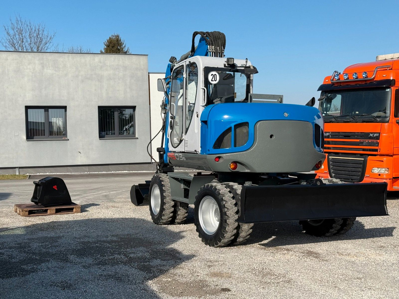 Wacker 9503-02 THREE-SIDE ARM - Kolesové rýpadlo: obrázok 5 Wacker 9503-02 THREE-SIDE ARM - Kolesové rýpadlo: obrázok 5