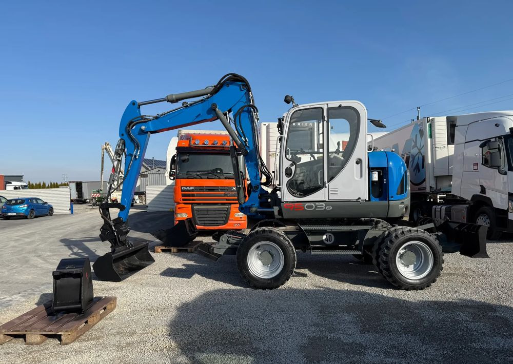 Wacker Neuson 9503-2 TRZY ŁYŻKI - Kolesové rýpadlo: obrázok 4 Wacker Neuson 9503-2 TRZY ŁYŻKI - Kolesové rýpadlo: obrázok 4